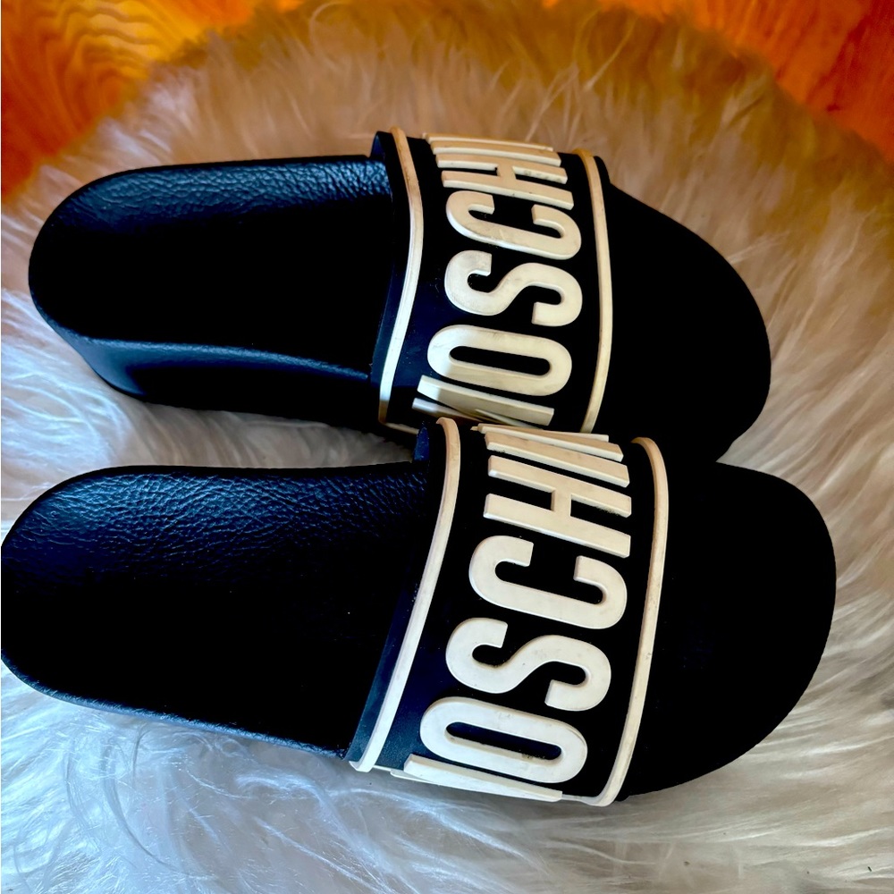 Size 37- women’s 7 Moschino slides